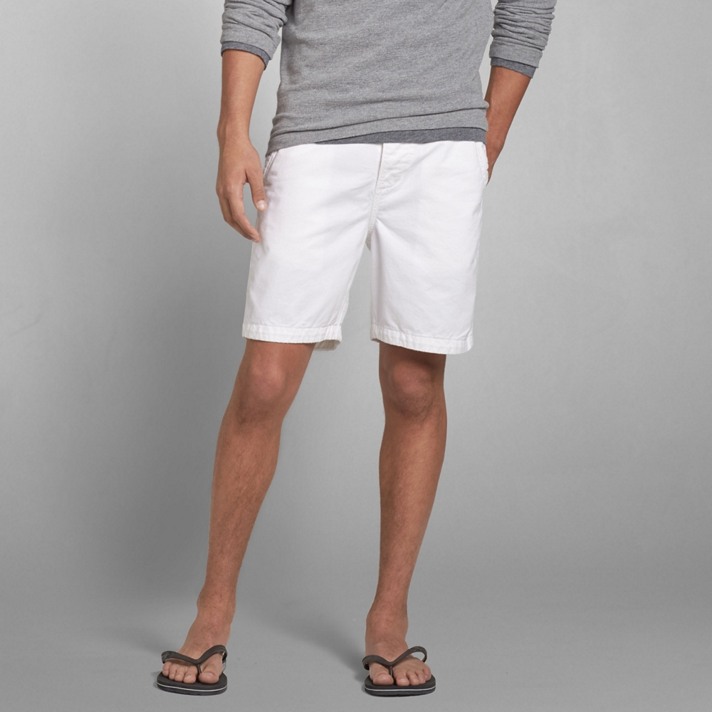 guys wearing flip flops