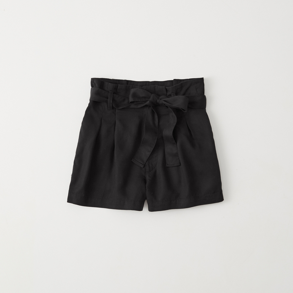 belted pleated shorts