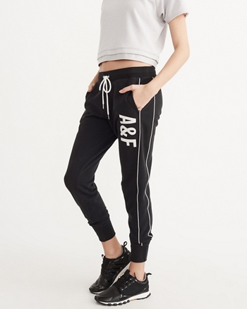performance leggings with pockets