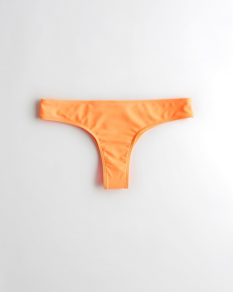emma chamberlain hollister bikini